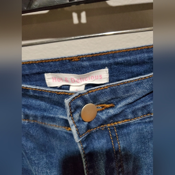 Hot & Delicious Blue Jeans with Silver Sequin Pockets NWT - Picture 2 of 8